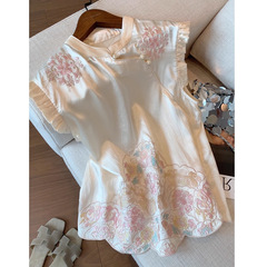 ベージュの新しい中国風の刺繍フライングスリーブベスト女性の夏の新しいスタイルの高品質の気質年齢を減らすアセテートサテンノースリーブトップ