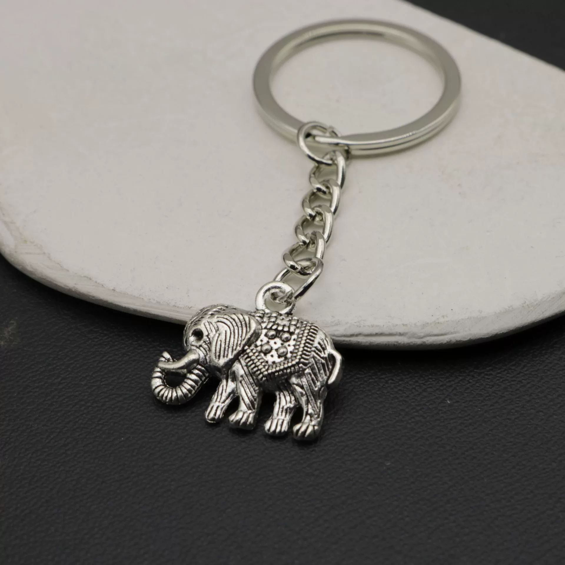 Accessory, keychain, Amazon, Aliexpress, simple and elegant design