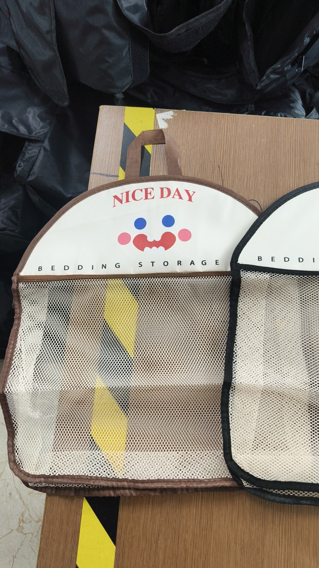 다크 브라운 테두리