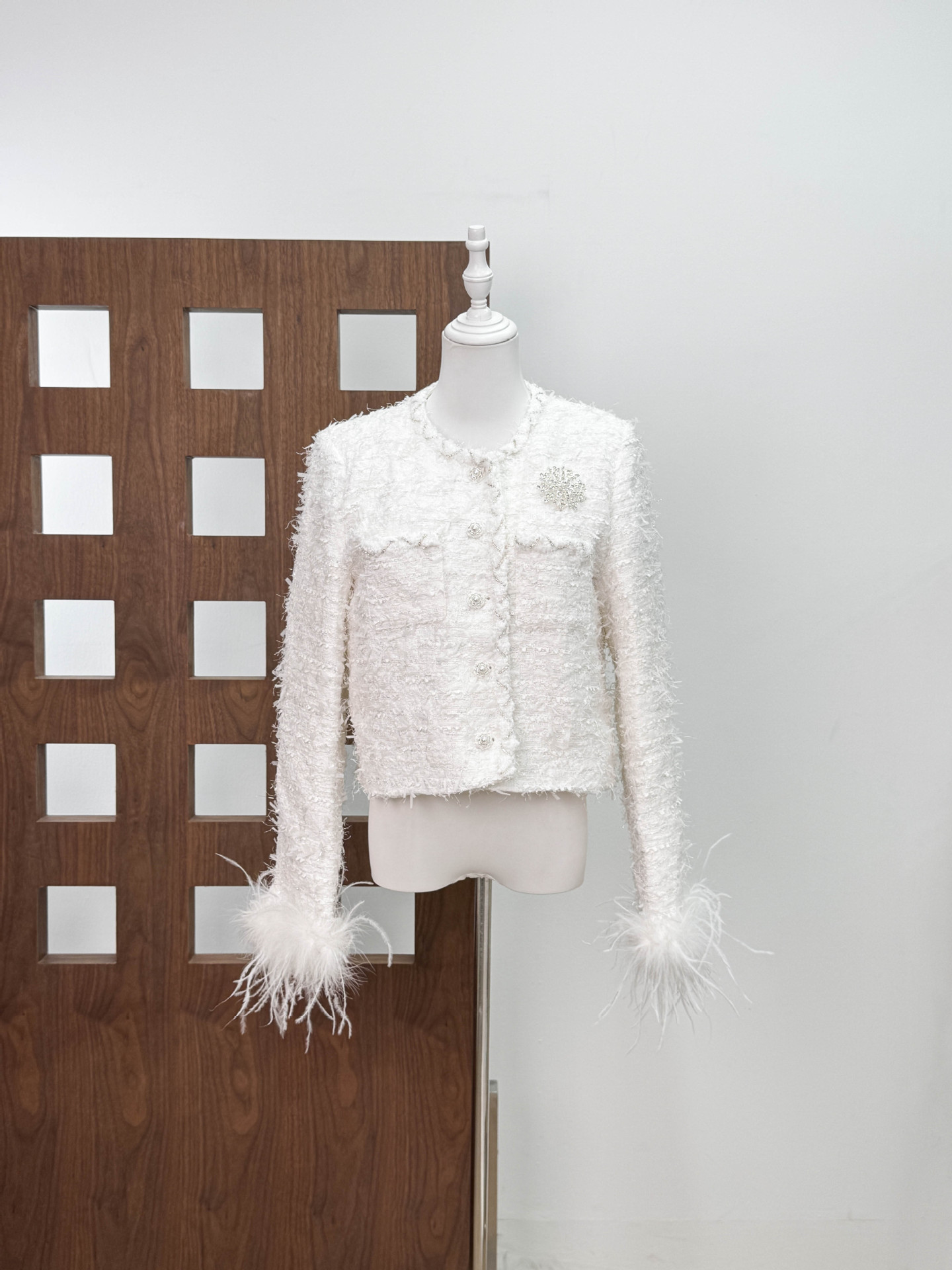 Nuevo pequeño viento fragrante de la industria pesada francesa, sequinilla de avestruz, cuño de empalme de cuentas, chaqueta de cabello de cabello de estilo occidental, mujer