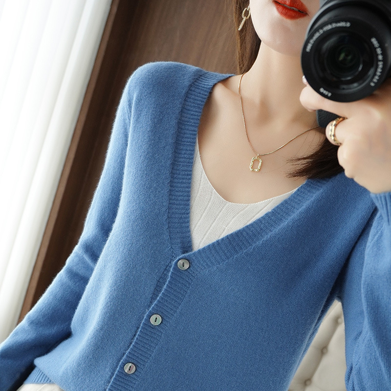 2023 new autumn and winter knitted V-neck cardigan women's short long sleeve loose outer sweater coat