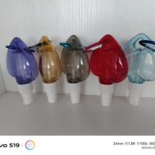 现货批发50ml爱心挂钩喷雾瓶酒精凝胶免洗洗手液便携登 山扣心型
