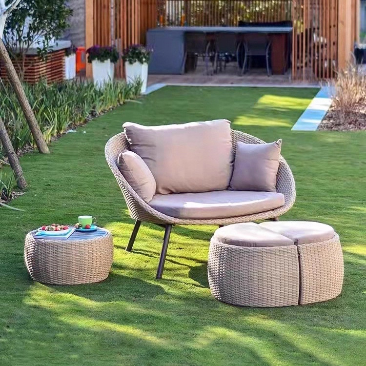 Sofá y silla + Mesa de café de madera plástica + pedal combinado