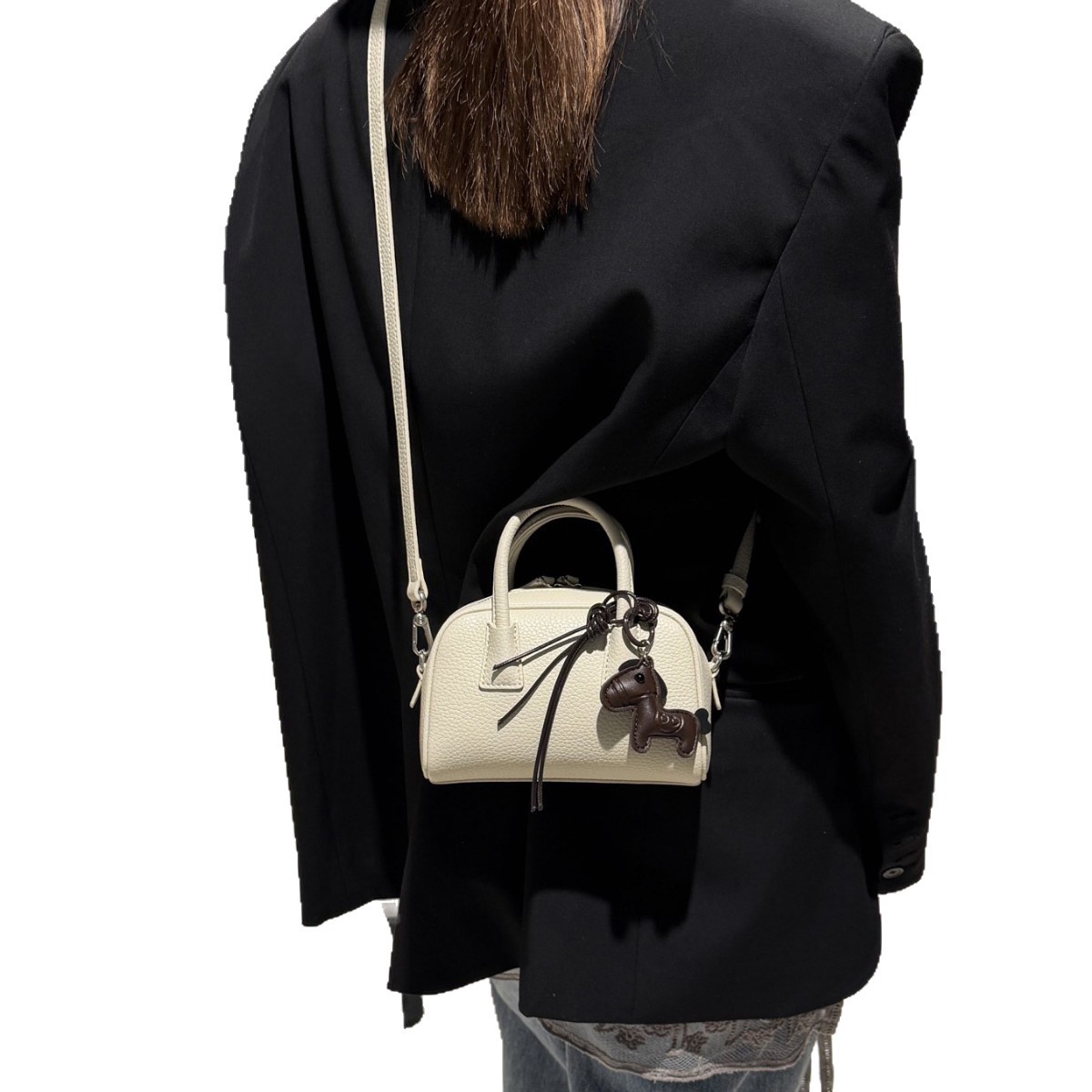 Trending Bowling Bag For Women 2026 New Arrival Luxury Exquisite Small Handbag Crossbody Boston Pillow Bag - Thumbnail 5