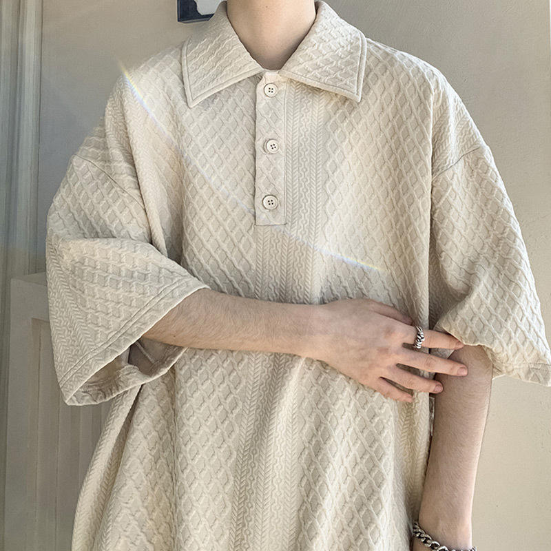 Estilo coreano de moda Polo de manga corta Camisa de verano de los hombres de punto de textura suelta solapa camiseta de diseño sentido nicho media manga