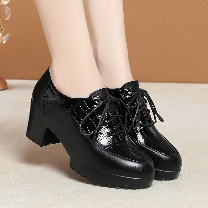 Туфли для мам с мягкой подошвой, удобные весенне-осенние однослойные туфли без усталости ног, увеличенные Простые повседневные туфли среднего возраста на высоком каблуке из мягкой кожи, женские кожаные туфли