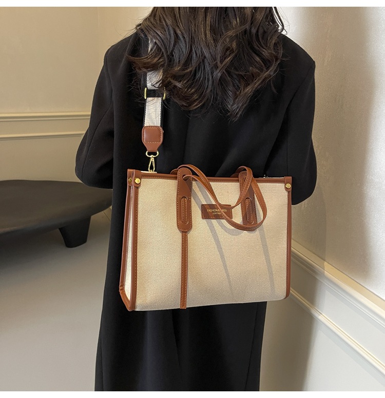 A new 2024 popular and versatile crossbody bag for women's commuting, a stylish tote bag undefined