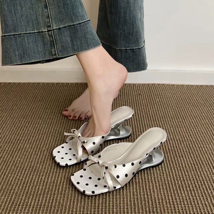 Arco ondulado punto de sandallas de moda femenina 2026 verano nuevo antideslizante de dedos desnudos con hadas sandallas frías image 2