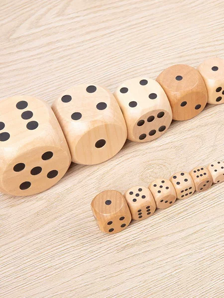 Factory Direct raw wood color six-sided rounded point dice wooden sieve bar game dice printable pattern