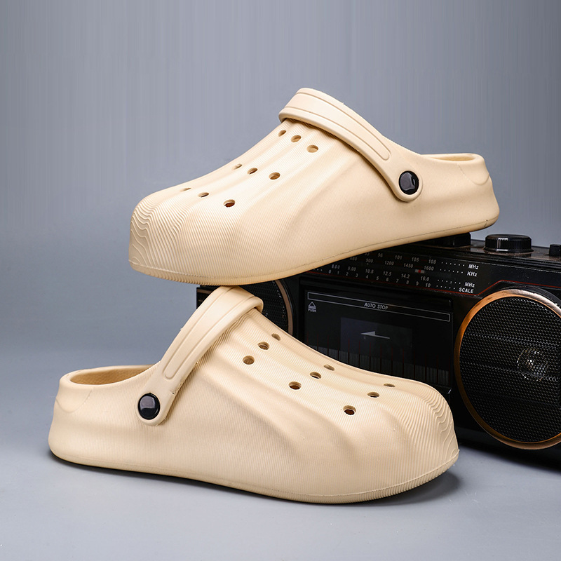 Zapatos de pareja para hombres de verano nuevos zapatos casuales de mujer EVA moda versátil zapatillas de cabeza de bolsa para usar zapatillas de playa frías