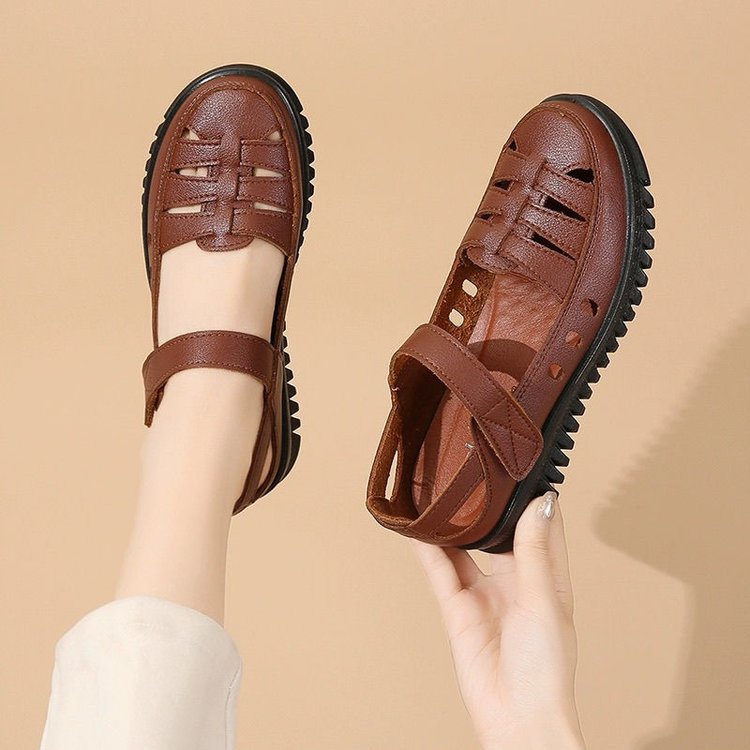 Zapatos de madre de suela suave de cuero suave, sandalias Baotou, zapatos individuales cómodos antideslizantes para mujer, zapatos huecos, zapatos de cuero de mediana edad y ancianos, verano