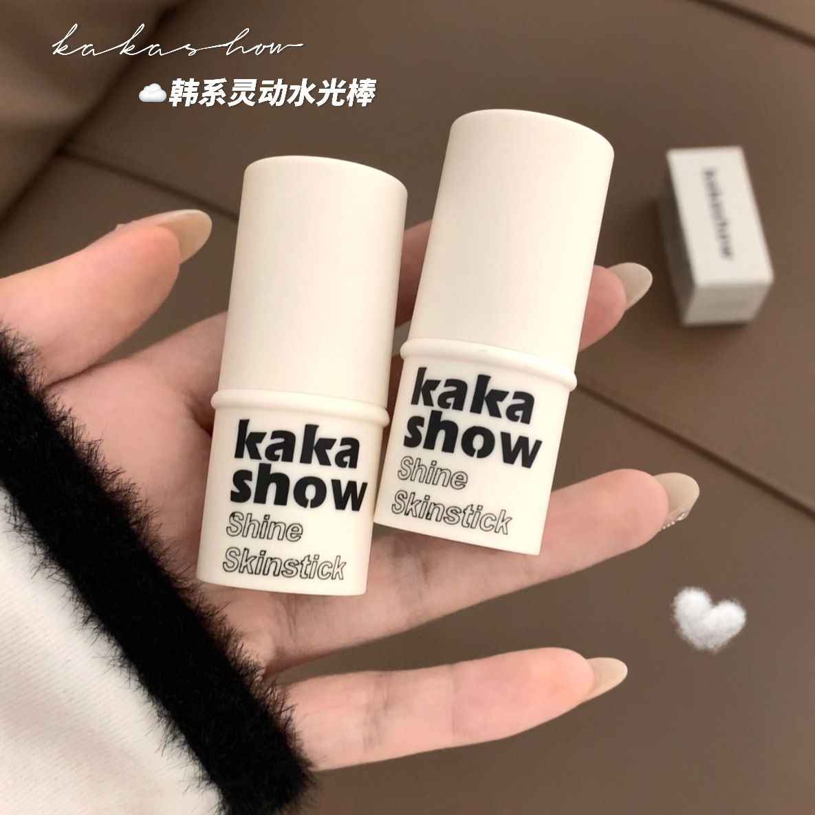 kakashow's Dynamic High-gloss bars are light, moist, and have a natural, clear, and pink luster. Wholesale for energetic girls undefined