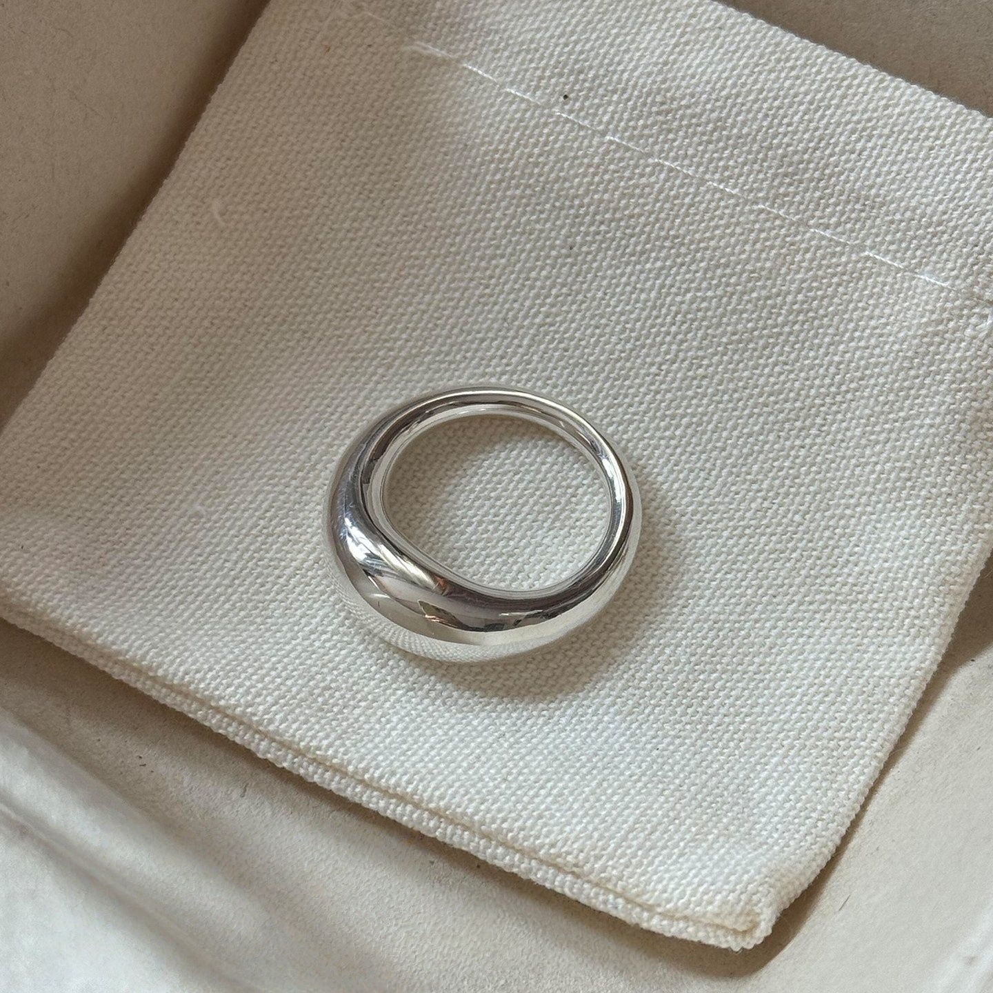 "Moonlight Little Bun" 6.5 Us Size Mudfish Back Plain Ring for Women, Niche Design, Light Luxury, Stackable Index Finger Ring