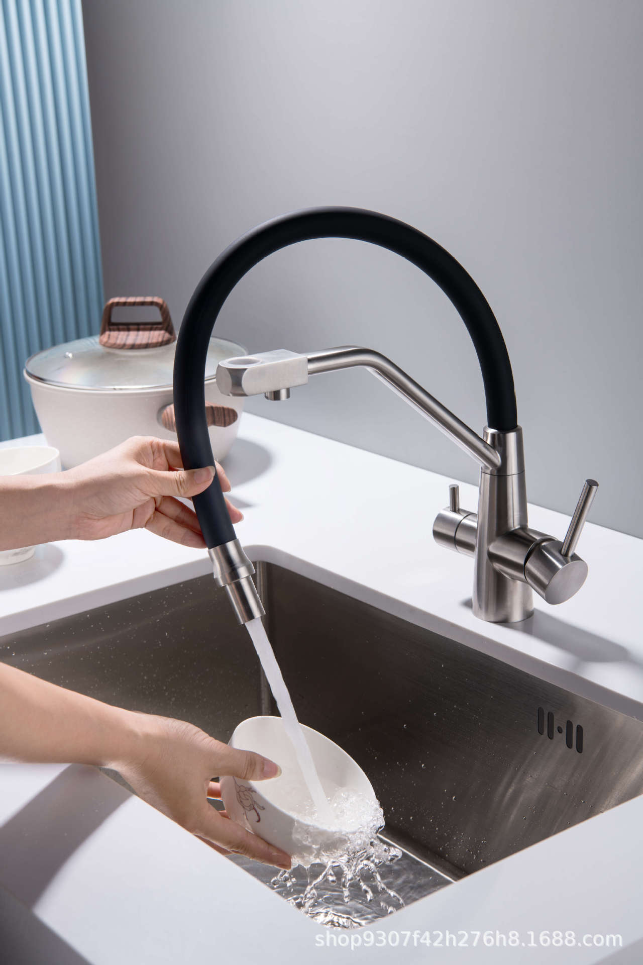 Cross-border 304 stainless steel water purifying faucet, kitchen sink, sink, cold and hot water direct drinking water three-in-one faucet Application Scenario