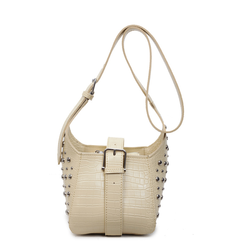 Bolso de cubo de todo fósforo transfronterizo bolso de viaje con diseño de remaches 2025 nuevo bolso de hombro de alta gama bolso de mensajero de color sólido mujer