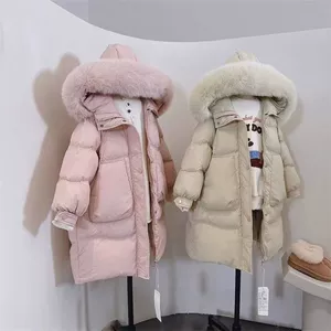 Утеплённая куртка с большим меховым воротником и капюшоном для девочек удлинённая