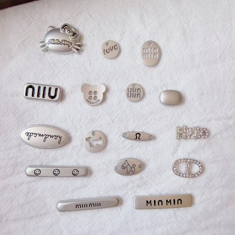 New vintage silver DIY alloy jewelry accessories with English letter tags, pendants, headwear, keychains, and charms New vintage silver DIY alloy jewelry accessories with English letter tags, pendants, headwear, keychains, and charms