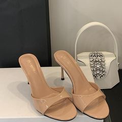 2025年夏の女性靴の新型シンプルなハイヒールサンダルファッション欧米の丸い頭の細いサンダル