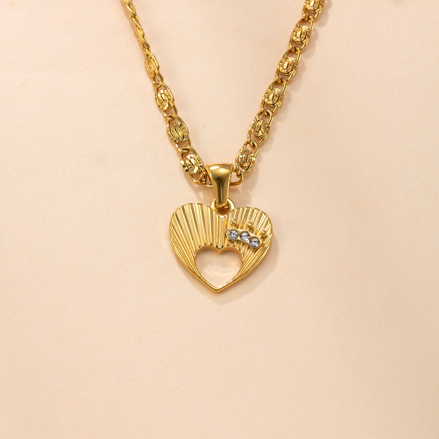 Colgante único Joyas de fundición de acero inoxidable transfronterizas Amor collar de diamantes con incrustaciones de micro temperamento accesorios de joyería de bricolaje de lujo ligero