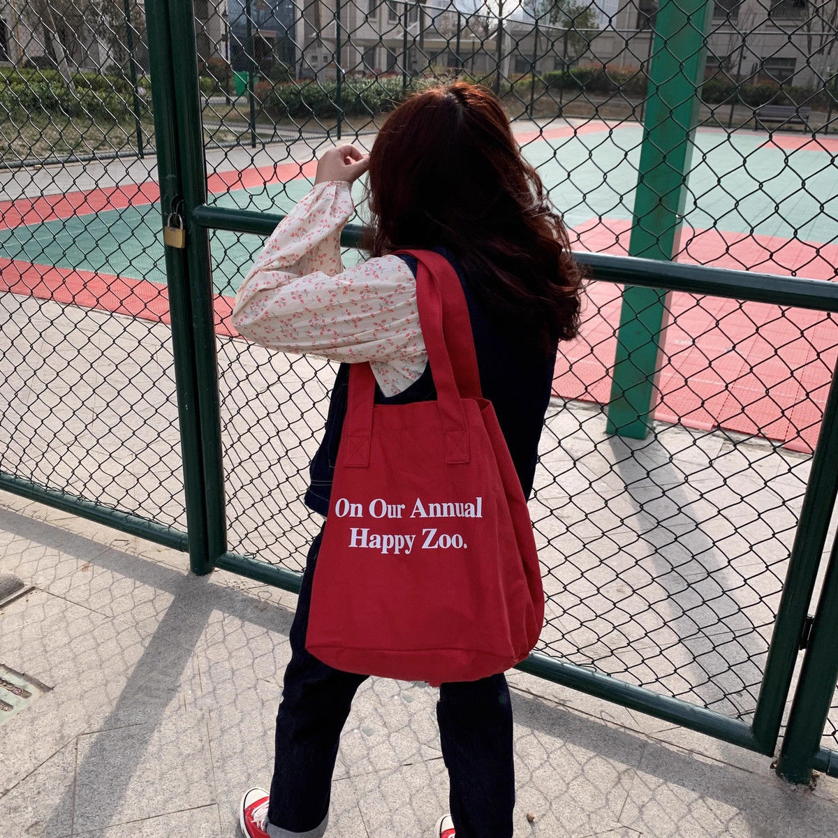 Red personalized casual tote bag, niche letter single-shoulder bag, mommy bag, retro large-capacity commuting canvas bag undefined