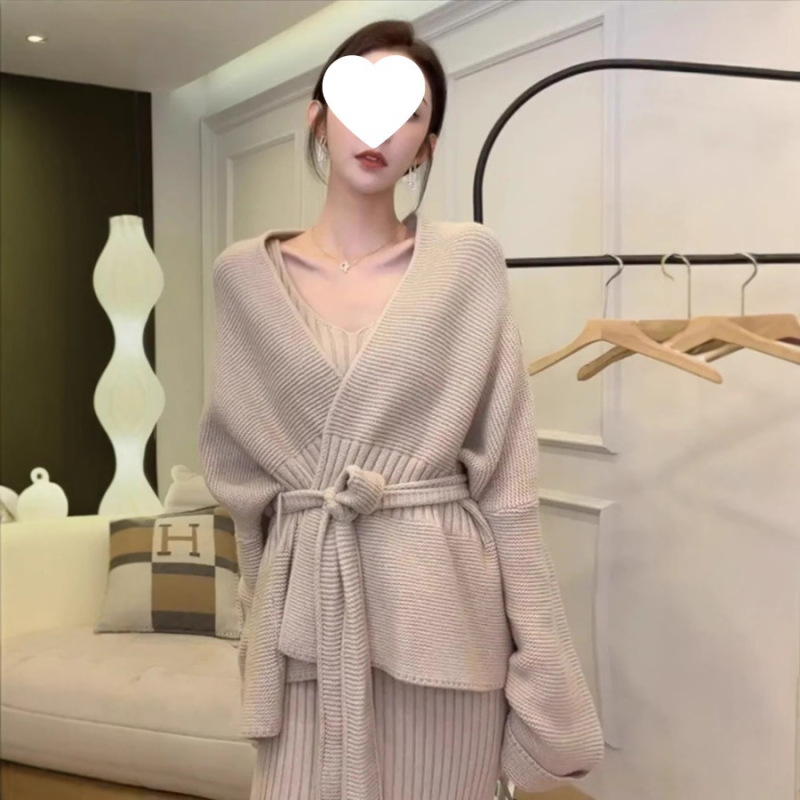秋季时尚设计感毛衣套装慵懒系带针织开衫外套女V领吊带裙两件套|undefined
