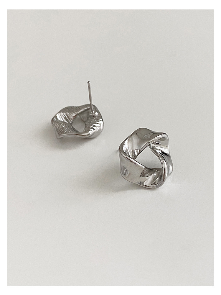 M ö bius women's new trendy and simple metal texture Korean version internet famous temperament earrings_voghion.com