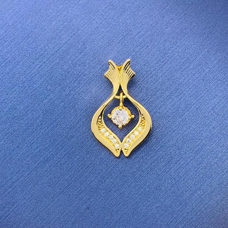 Tiktok Venta caliente colgante al por mayor auto-seleccionado 100 cobre colgante único con fuente de cadena de fábrica al por mayor sin cadena