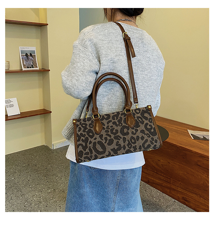 Large-capacity Handbags Bags 2021 New Fashion Niche Design Messenger Leopard Print Texture Portable Large Bag display picture 10