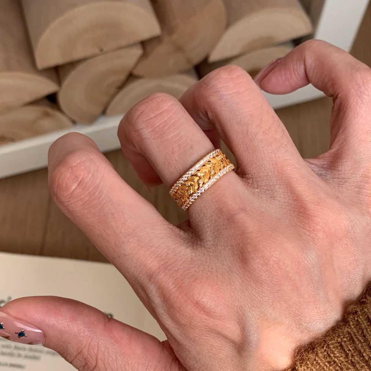 Anillo Brilliant Galaxy Peace para mujer, Ins Light Luxury, estilo vintage, con diamantes, diseño de espiga de trigo, ajustable._voghion.com