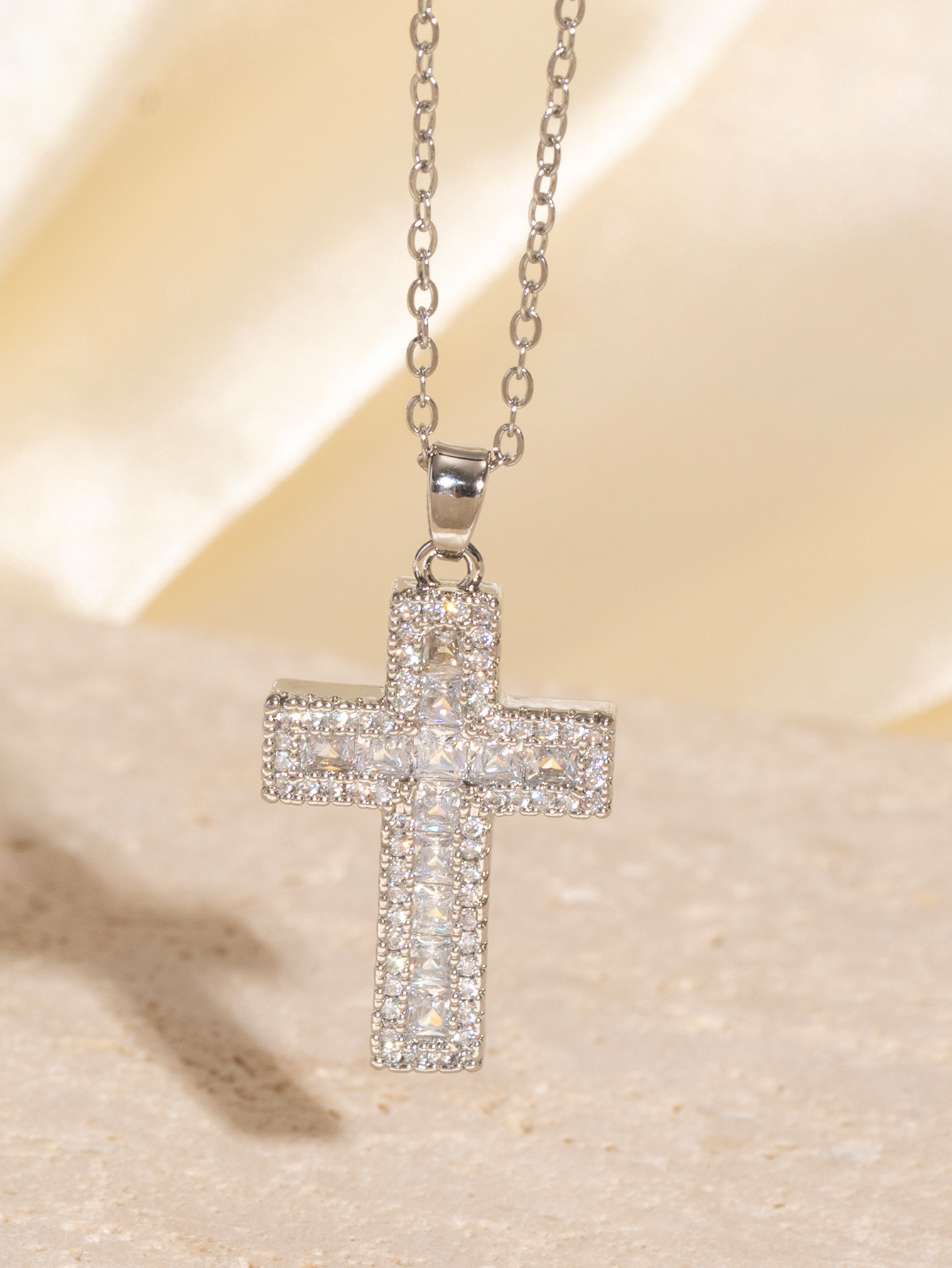Women's Gender Wholesale Jewelry Elegant Glam Cross Copper Zircon Plating Pendant Necklace Cable Chain
