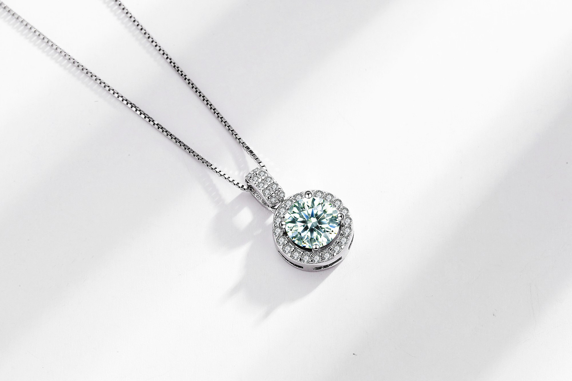 Pendant Necklace Classification box chain Chain Type 925 Sterling Silver Moissanite Box Chain GRA Inlay Round Pendant Necklace