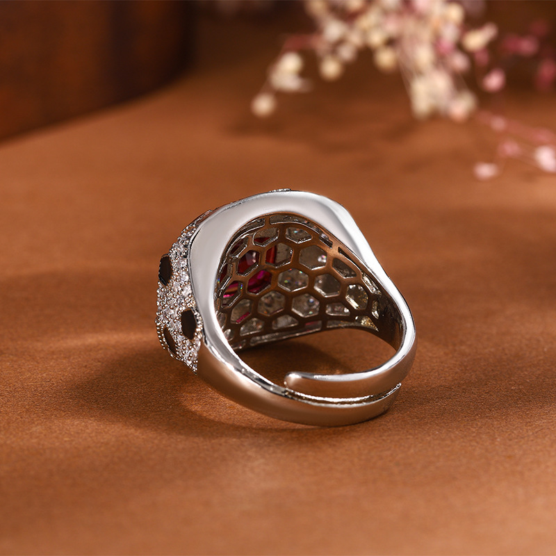 2024 nueva joyería Zhuang Shengsheng fondo de cobre chapado en oro simulación tesoro de color temperamento corindón anillo manchado mujer 8*8