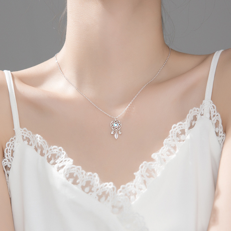 Elegant Moonlight Dreamcatcher Necklace With Sparkly Diamonds_voghion.com