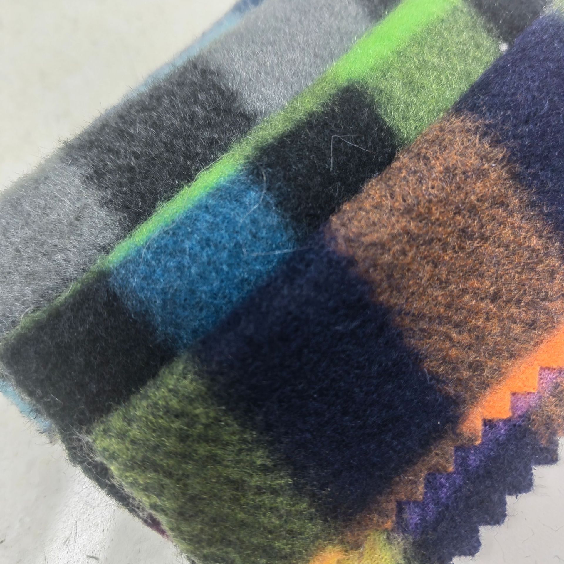 现货 格子印花剪毛绒 摇粒绒印花 豹纹印花靠垫卫衣家居服面料