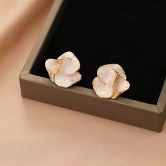 珐琅彩白色山茶花耳钉女日常百搭小众时尚气质耳环2025年爆款耳饰