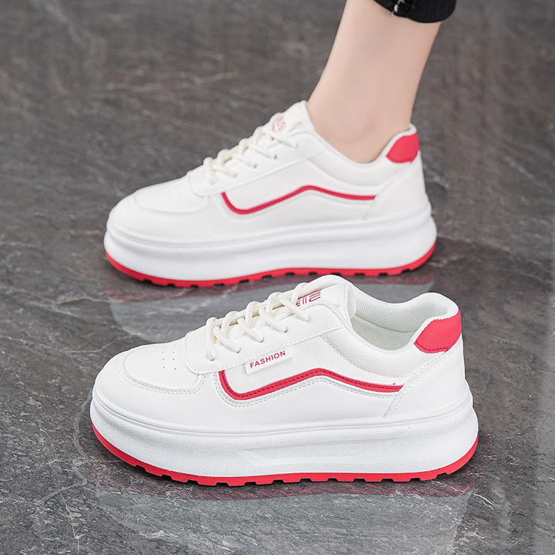 Pequeños zapatos blancos de otoño para mujeres nuevas suelas gruesas coreanas de alta moda zapatos de mujer deportivos casuales zapatos de skate de moda
