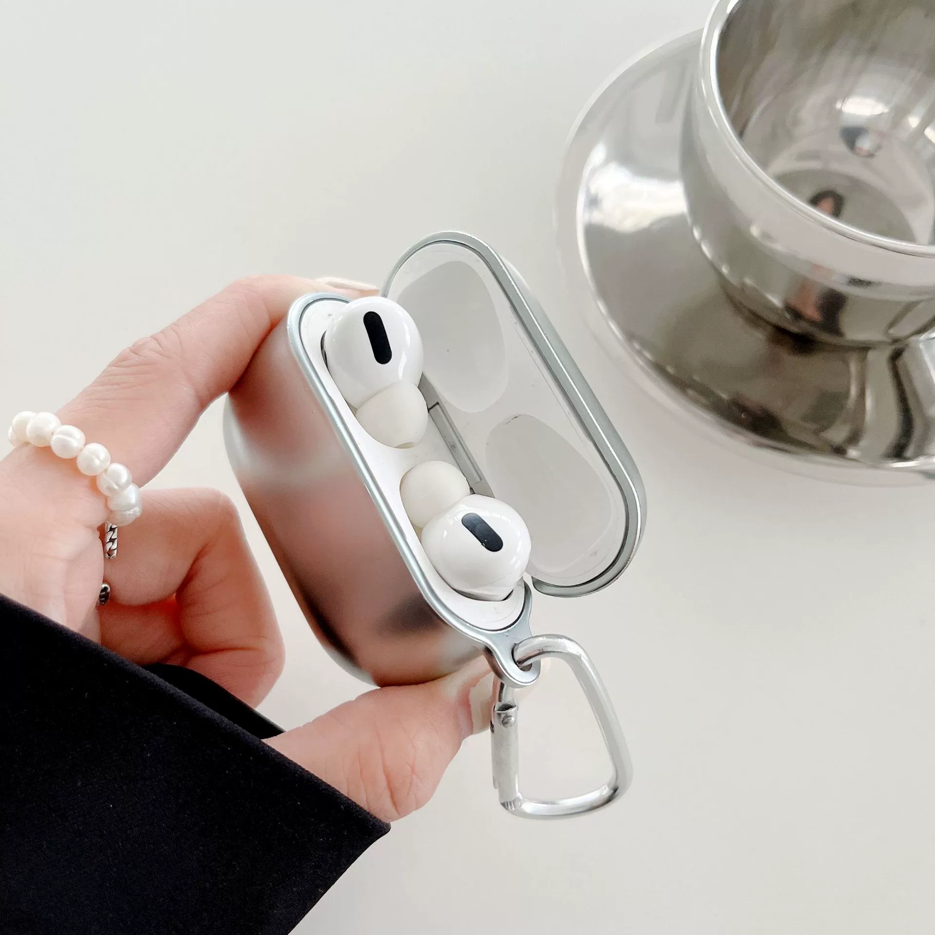 Защитный чехол для Apple AirPods (совместим: 1/2/3/Pro/Pro2/4/Pro3), серебристое зеркало или матовое, карабин