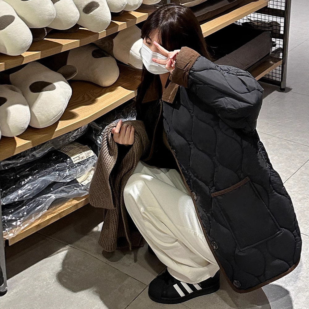 Chaqueta de plumón ligera y delgada para mujeres 2025, nueva moda de estilo exterior pequeño diseño de nicho para estudiantes chaqueta corta