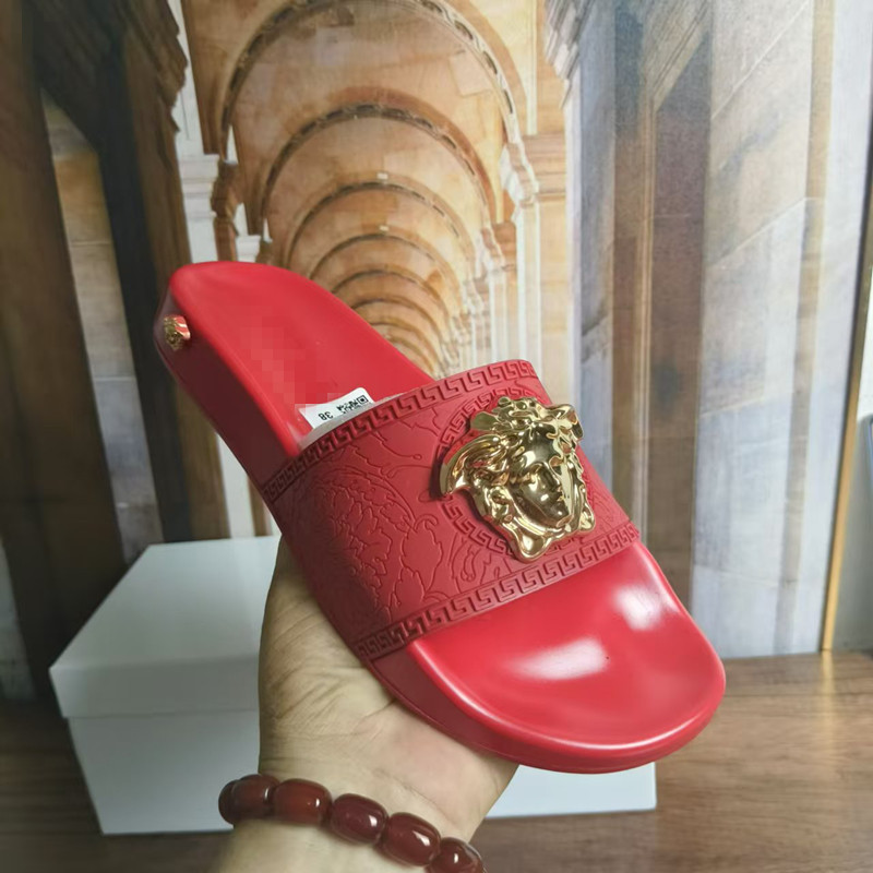 2024 New Cross-border Vietnam Medusa Flat Casual Metal Head High-end Men's and Women's Hotel Home Slippers