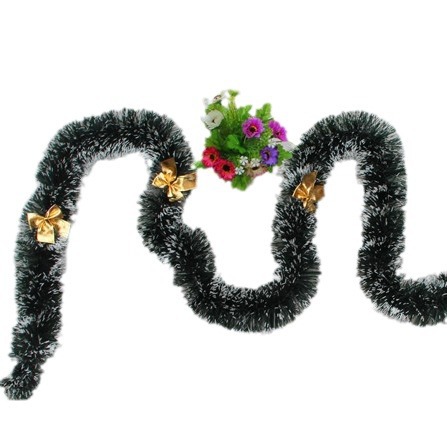 Joulukuusen koristeet Joulukoristeet Joulun värinauhat Joulukoristeet tummanvihreä valkoinen reunus rusetilla_voghion.com