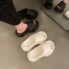 新しいパリの同じスリッパの女性の夏の外は厚い底の精巧で高級感があります。