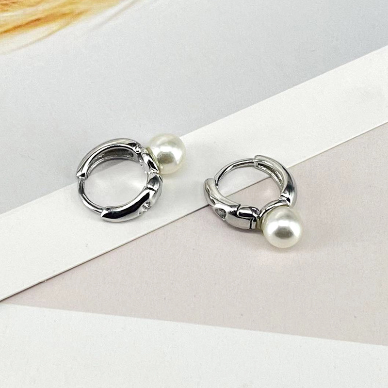 Fashion Natural Pearl Earrings Women's Copper Hoop Earrings display picture 5