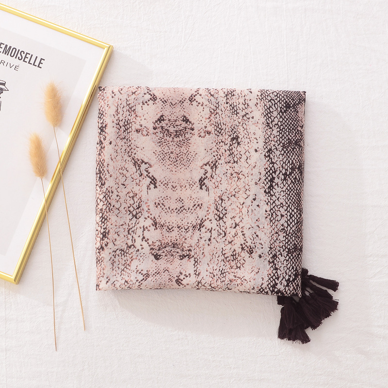 Pañuelo de seda de primavera y otoño chal de fotos de viaje para mujer Moda europea y americana clásica retro estampado de leopardo patrón de serpiente bufanda de algodón y lino