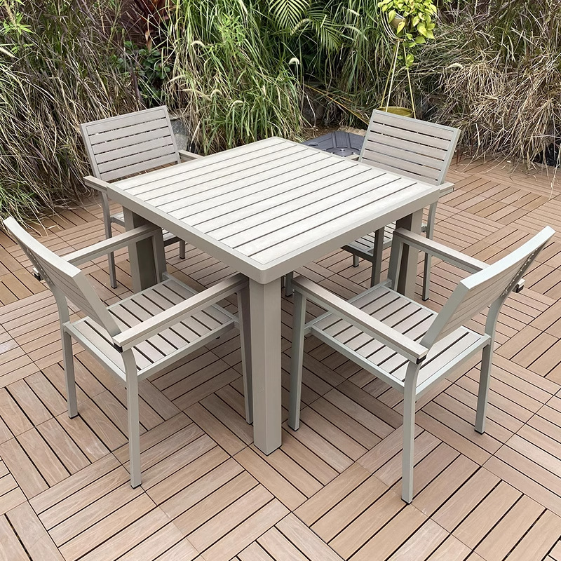 Mesas y sillas de comedor de balcón al aire libre nórdico Patio de la villa Sala de sol Jardín del hotel Recreación al aire libre Cuerda de ocio Muebles de silla de ratán