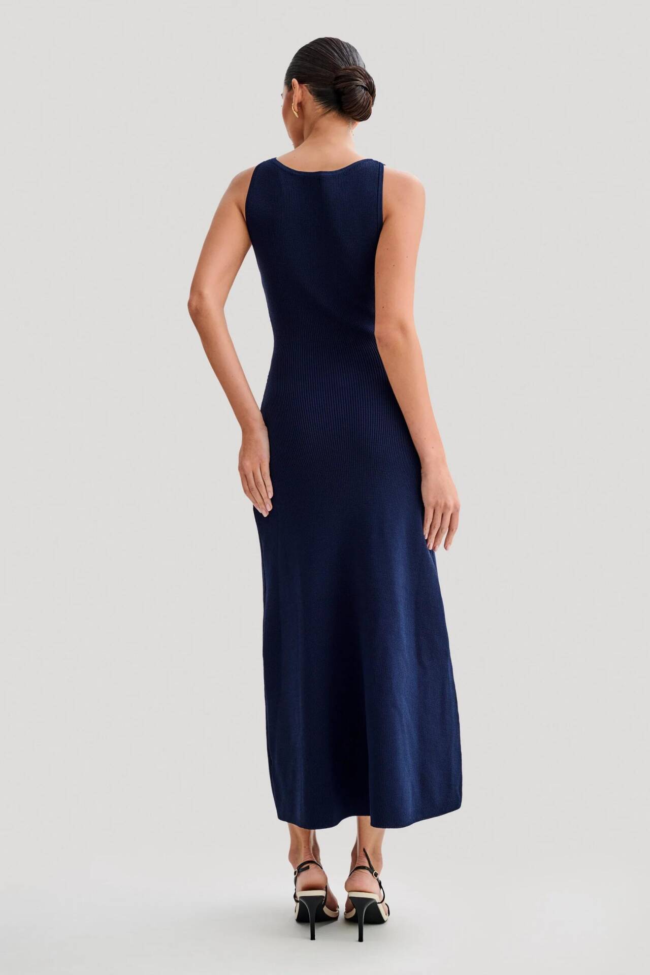 Ärmelloses Schmales Strickkleid Mit Rundhalsausschnitt Damen_voghion.com