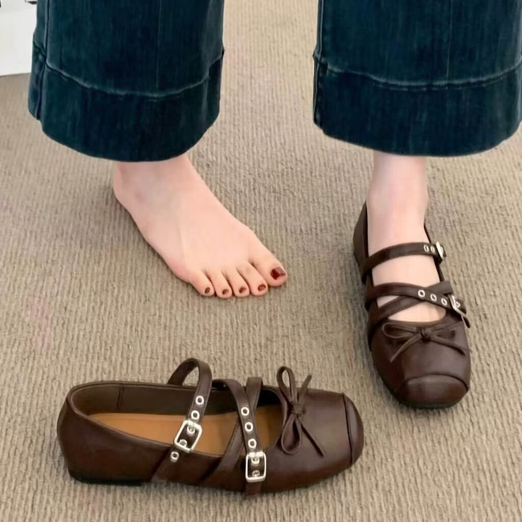 2026 nuevos zapatos franceses de verano con suela plana y poco profunda, zapatos de mujer con falda, zapatos de cuero