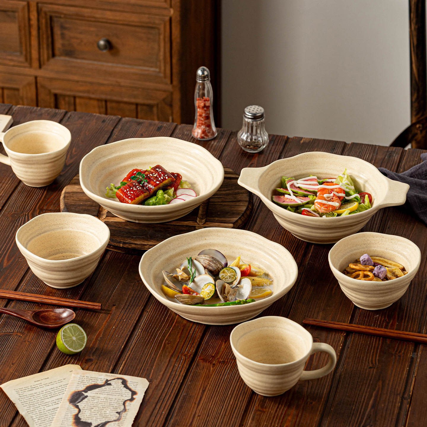 Conjunto de cubiertos de cerámica retrógrada, platos de sombrero de paja silenciosos, platos de postres, platos de ensalada, platos de cubiertos de rosca de forma especial, platos profundos