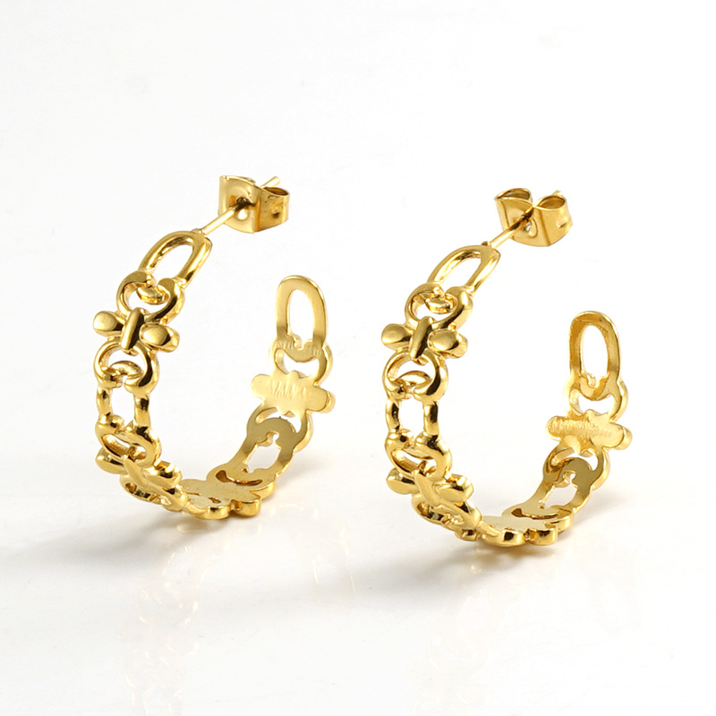 Pendientes de acero inoxidable europeos y americanos transfronterizos, personalizados, de diseño hueco, estilo retro de lujo ligero, de acero titanio y oro de 18k para mujer.