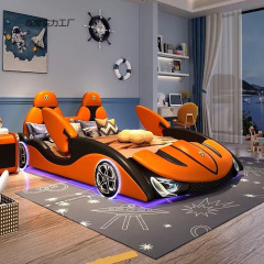 現代のシンプルな子供のベッドの男の子の漫画のスポーツカーの自動車のベッドはガードレールのシングルベッドのネットの赤い子供の部屋の真皮のベッドを持ちます。