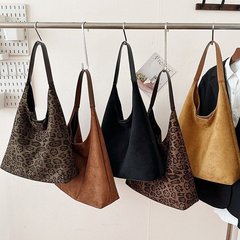 大容量磨砂质感托特包包女2025早秋款气质百搭上班通勤单肩腋下包